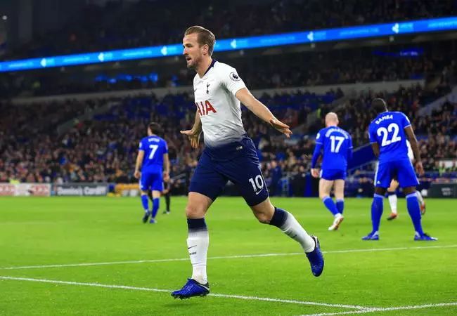  法甲金靴争夺白热化，德普雷紧追拉卡泽特  